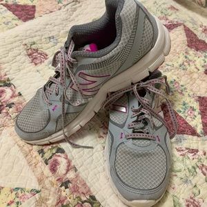 Women’s New Balance shoes